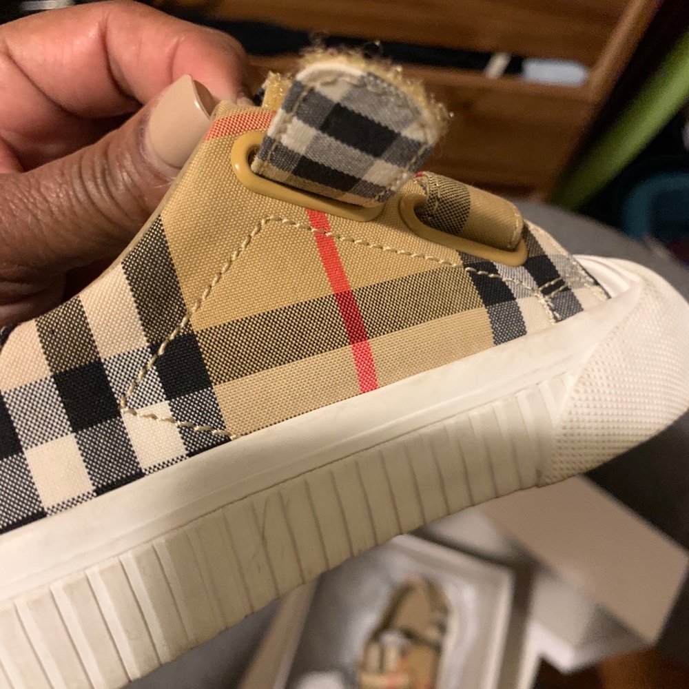 Shoes - Picture 4 of 4